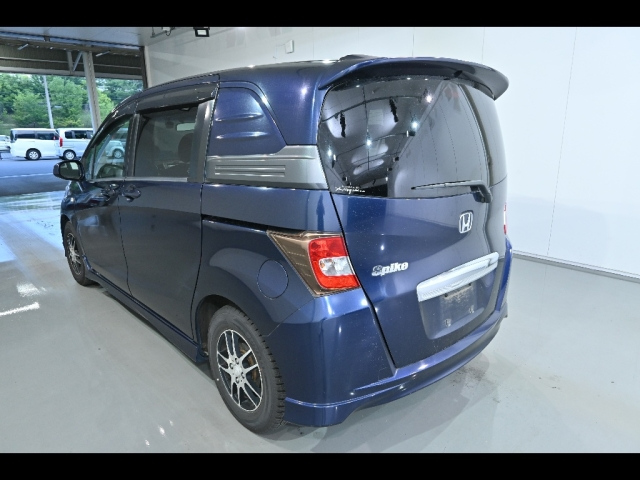 HONDA FREED 2010