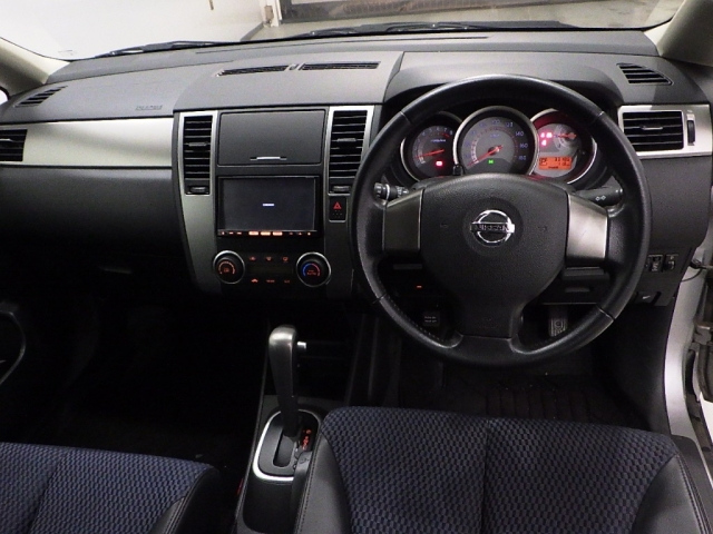 NISSAN TIIDA 2012