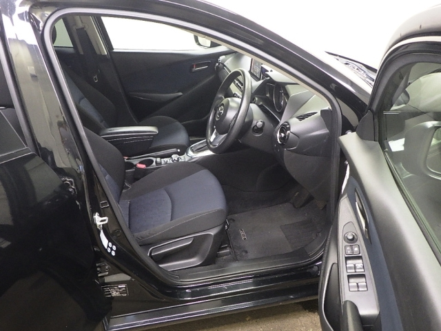 MAZDA DEMIO 2015