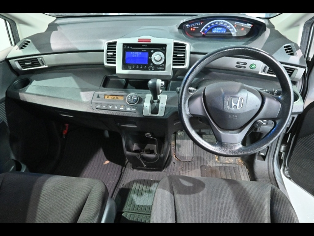 HONDA FREED 2012