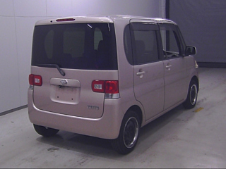 DAIHATSU TANTO 2010