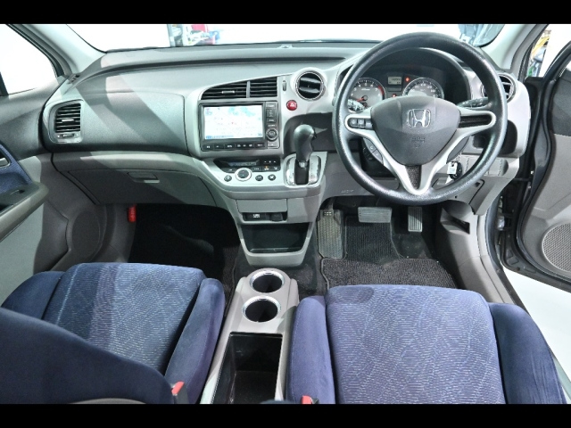 HONDA STREAM 2010