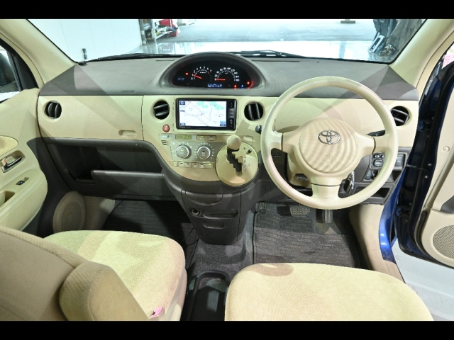 TOYOTA SIENTA 2010