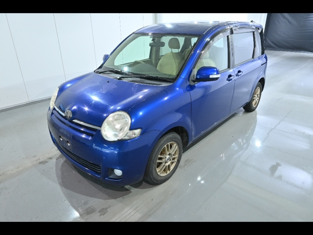 TOYOTA SIENTA 2010