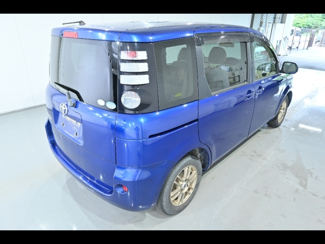 TOYOTA SIENTA 2010