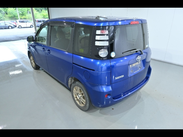 TOYOTA SIENTA 2010