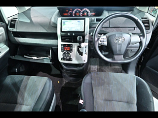 TOYOTA VOXY 2010