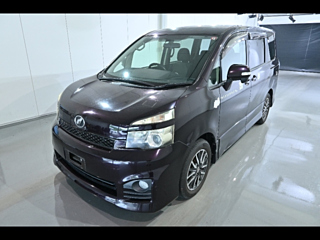 TOYOTA VOXY 2010