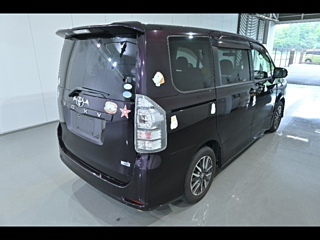 TOYOTA VOXY 2010