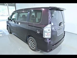 TOYOTA VOXY 2010