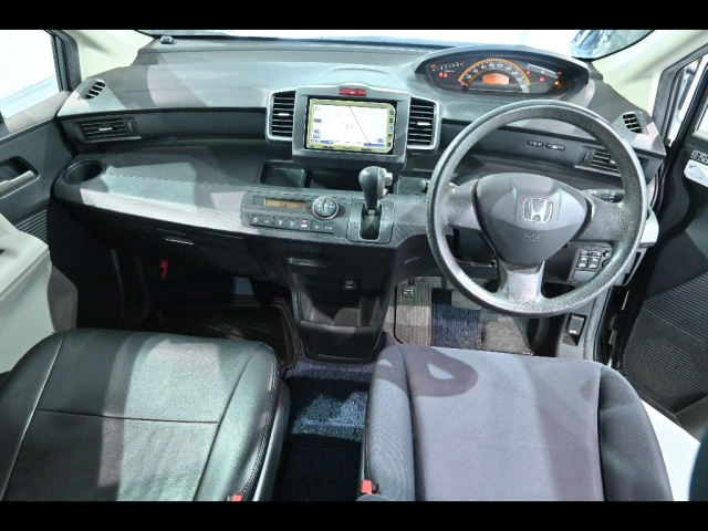 HONDA FREED 2009