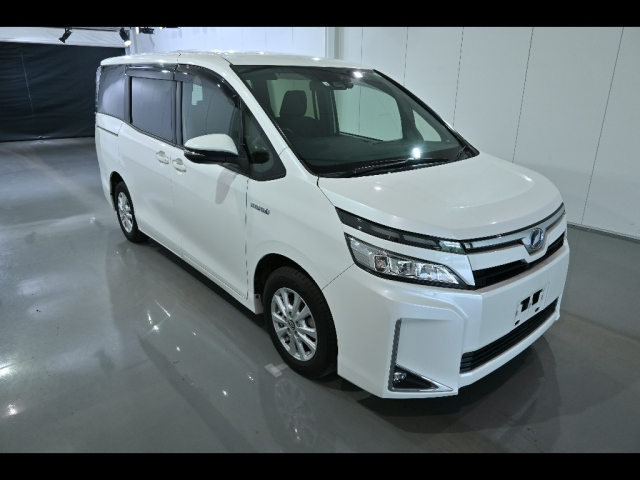 TOYOTA VOXY 2018
