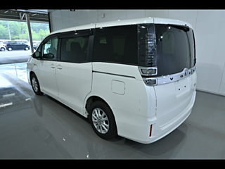 TOYOTA VOXY 2018