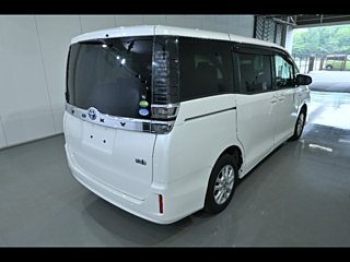 TOYOTA VOXY 2018