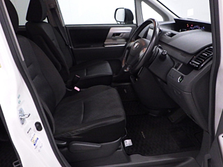 TOYOTA NOAH 2010