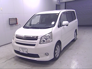 TOYOTA NOAH 2010