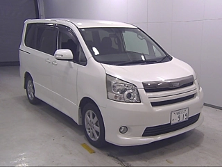 TOYOTA NOAH 2010