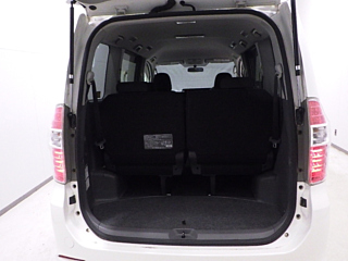 TOYOTA NOAH 2010