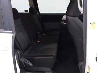 TOYOTA NOAH 2010
