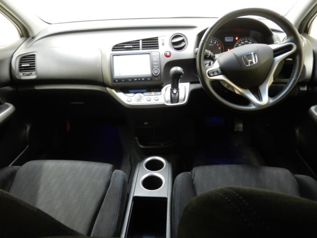 HONDA STREAM 2013