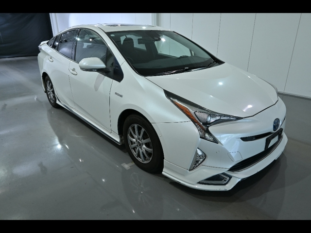 TOYOTA PRIUS 2016
