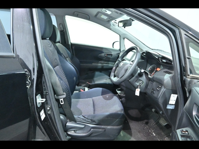 TOYOTA WISH 2012