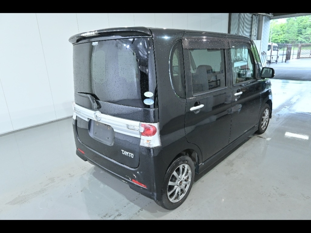 DAIHATSU TANTO 2011