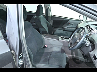 TOYOTA PRIUS ALPHA 2014