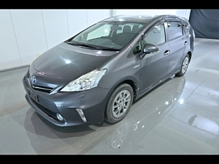 TOYOTA PRIUS ALPHA 2014