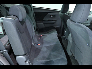 TOYOTA PRIUS ALPHA 2014