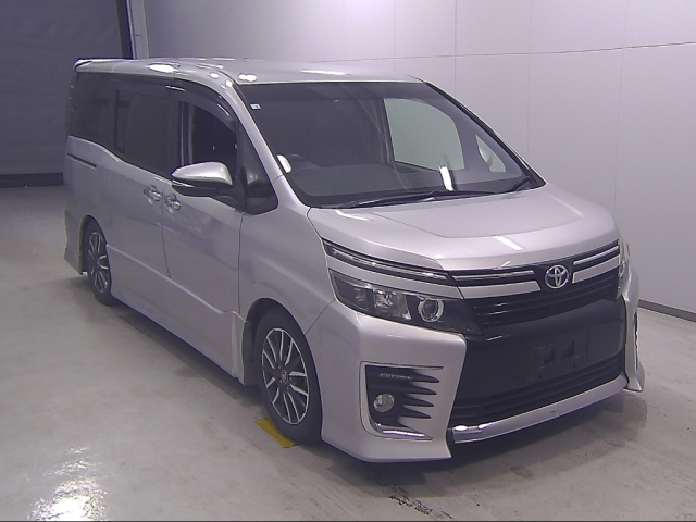 TOYOTA VOXY 2014