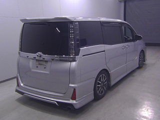 TOYOTA VOXY 2014