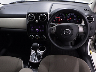 MAZDA VERISA 2010
