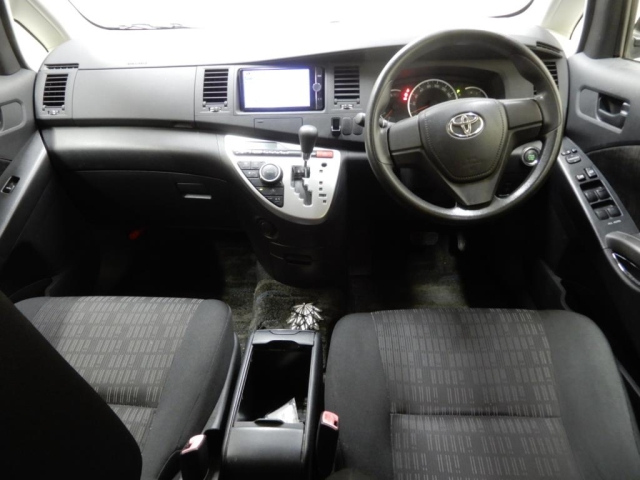 TOYOTA ISIS 2012