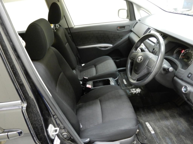 TOYOTA ISIS 2012