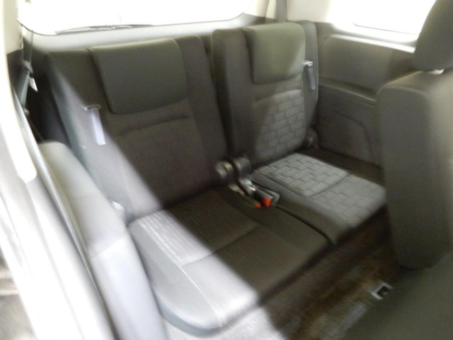 TOYOTA ISIS 2012