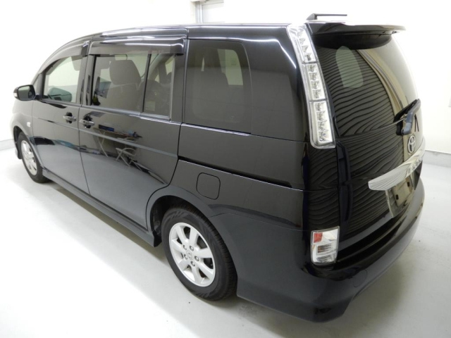 TOYOTA ISIS 2012