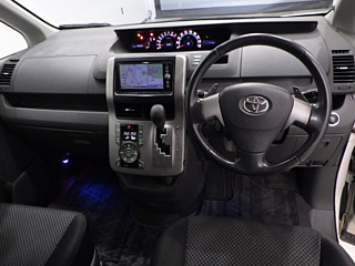 TOYOTA NOAH 2009
