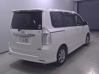TOYOTA NOAH 2009