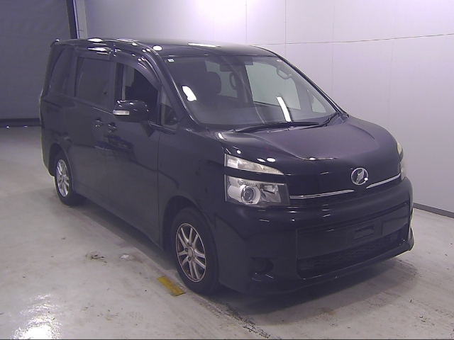 TOYOTA VOXY 2010