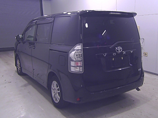 TOYOTA VOXY 2010