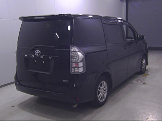 TOYOTA VOXY 2010