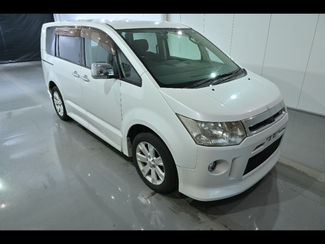 MITSUBISHI DELICA D5 2010