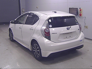 TOYOTA AQUA 2013