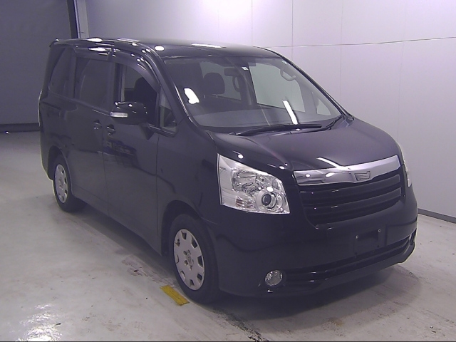 TOYOTA NOAH 2008