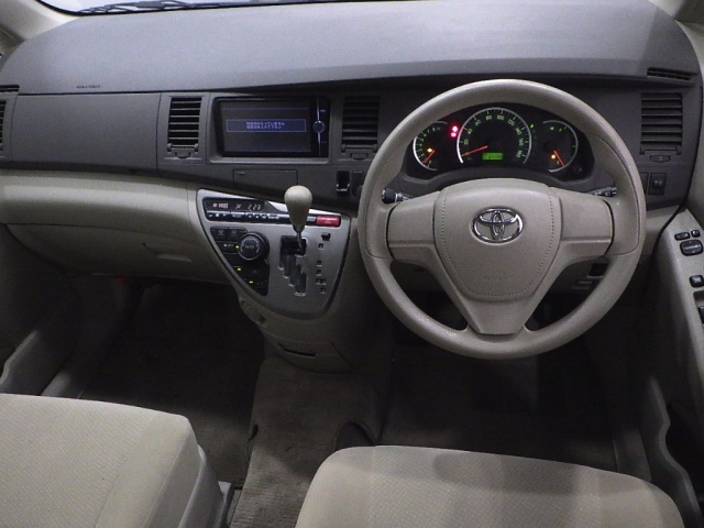 TOYOTA ISIS 2014