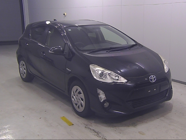 TOYOTA AQUA 2016