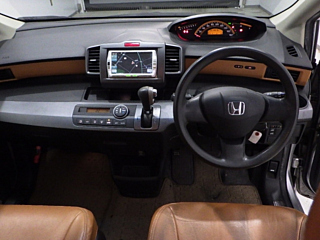 HONDA FREED 2010