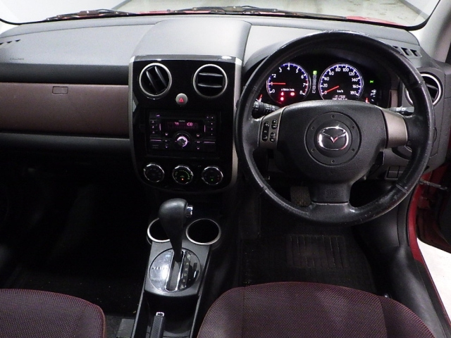 MAZDA VERISA 2010