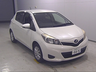 TOYOTA VITZ 2013